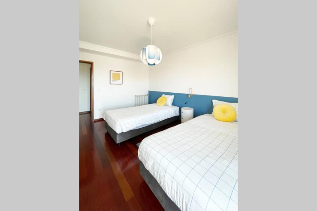 Yellow House Aveiro Smart Tv And Garage Экстерьер фото