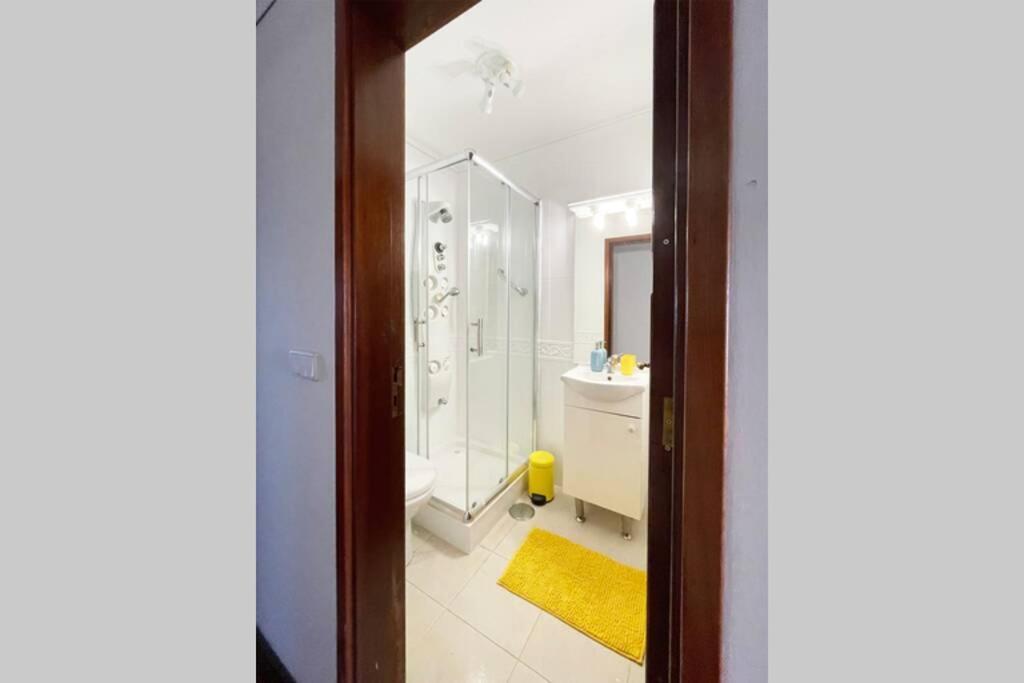 Yellow House Aveiro Smart Tv And Garage Экстерьер фото